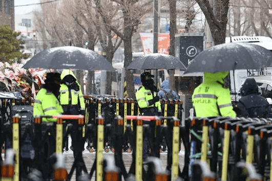 韩国内部大乱！尹锡悦最高判死刑？重磅人物罕见出山，中方态度坚决