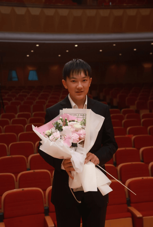 香港少年指挥廖偲楷首次执棒新加坡青年爱乐交响乐团