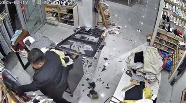 官方通报河北邢台一局长酒后砸店伤人：已停职，公安立案侦查