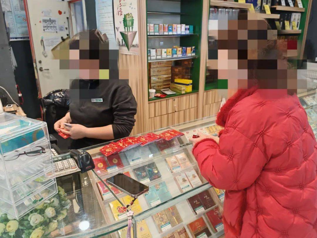 安徽一女子疯狂购入16万元购物卡,超市紧急报警!