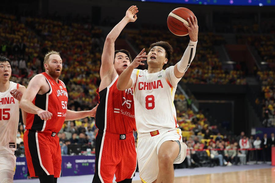 100:58!中国男篮大胜日本队,晋级2025亚洲杯正赛
