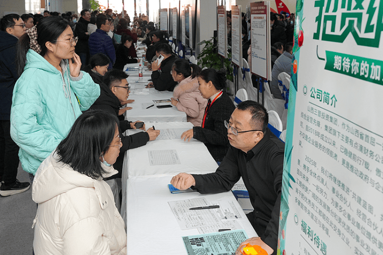 职场“35岁红线”调查：求职平台多无年龄限制，如遇到可举报