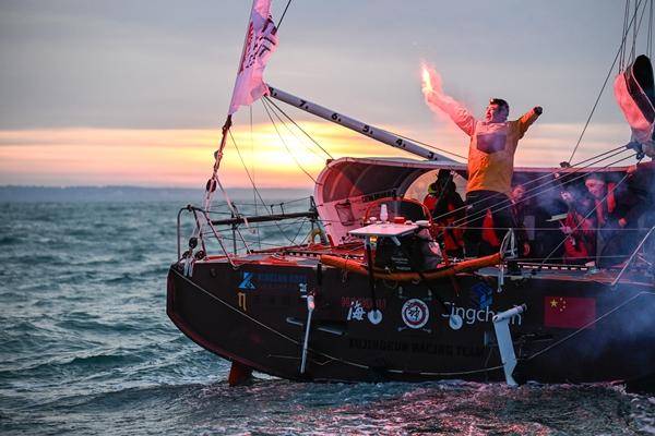 “独臂船长”徐京坤登顶“海上珠峰”