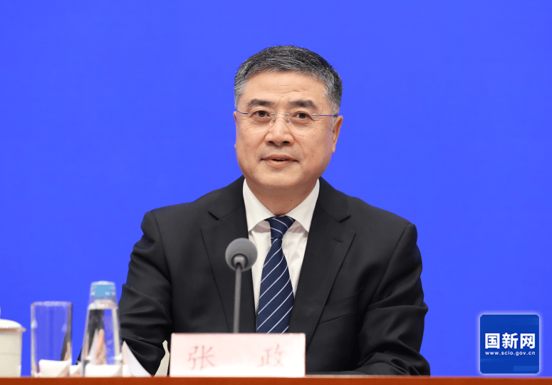 张政履新,曾主持《新闻联播》、央视春晚