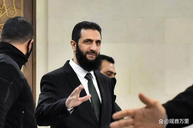 起义军首战告捷,沙拉政权气数将尽?伊朗沉默,美以俄土出手了