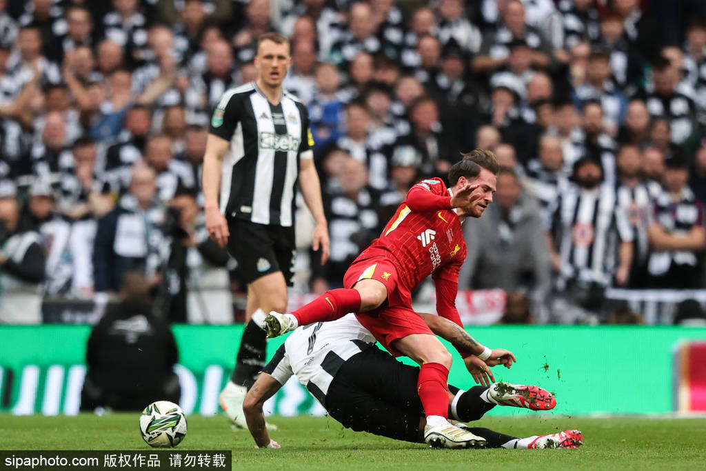 联赛杯-小基耶萨破门 利物浦1-2目送纽卡斯尔70年首冠