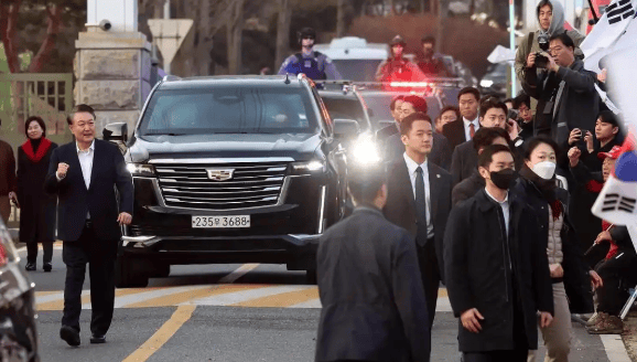 重磅!“总统下台”响彻全球!中国使馆遭冲击,李在明自身难保