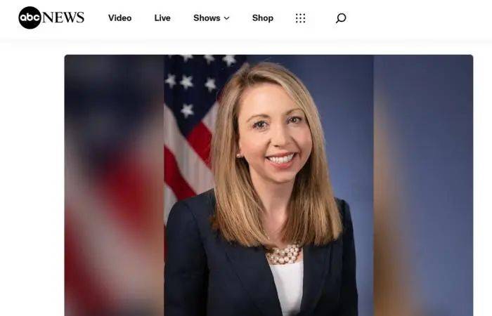 她被发现在家中死亡!两个月前刚卸任