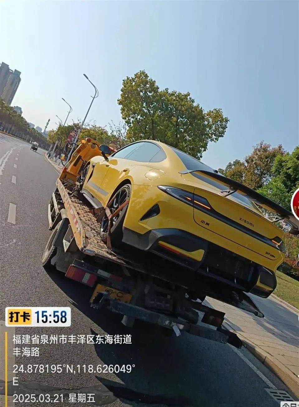 福建泉州一小米SU7 Ultra撞上骑行者,监控显示车辆时速一度超140公里