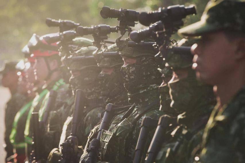 中美关系恐有大变!大批解放军军舰直奔台海,外交部霸气回应