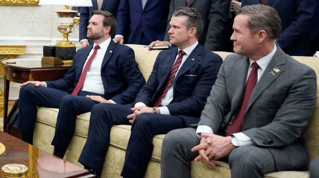 国家安全大考验!美防长拉群不慎致机密险曝光,特朗普政府高层决策漏洞百出何时填补?