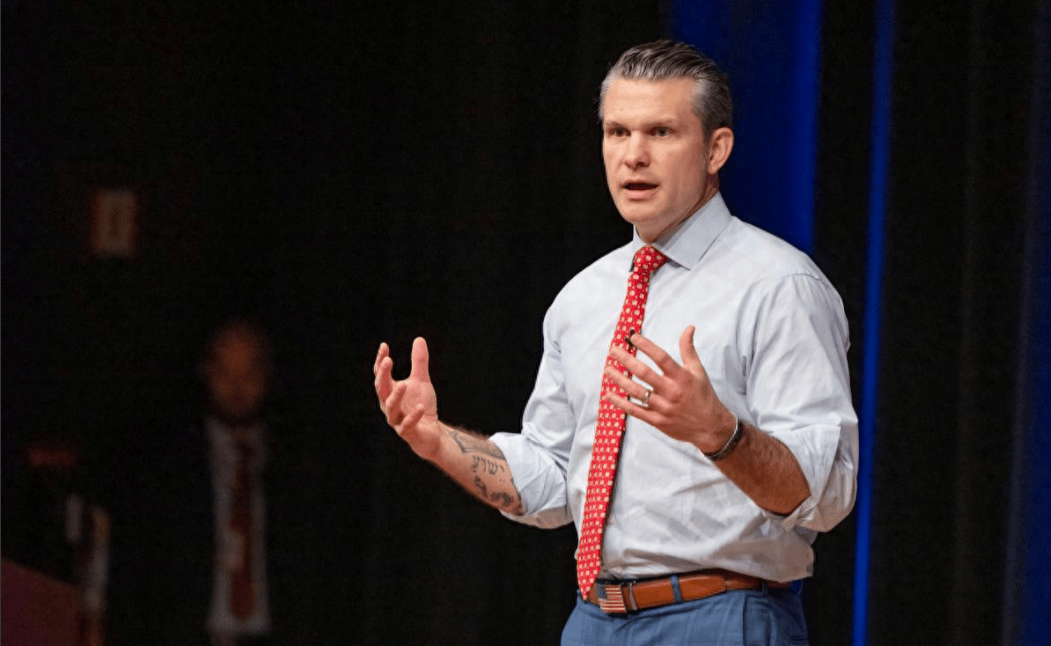 国家安全大考验!美防长拉群不慎致机密险曝光,特朗普政府高层决策漏洞百出何时填补?