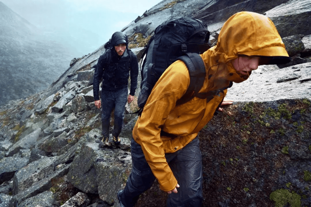 卖到3000元的Gore-Tex冲锋衣,竟是“毒系”穿搭?