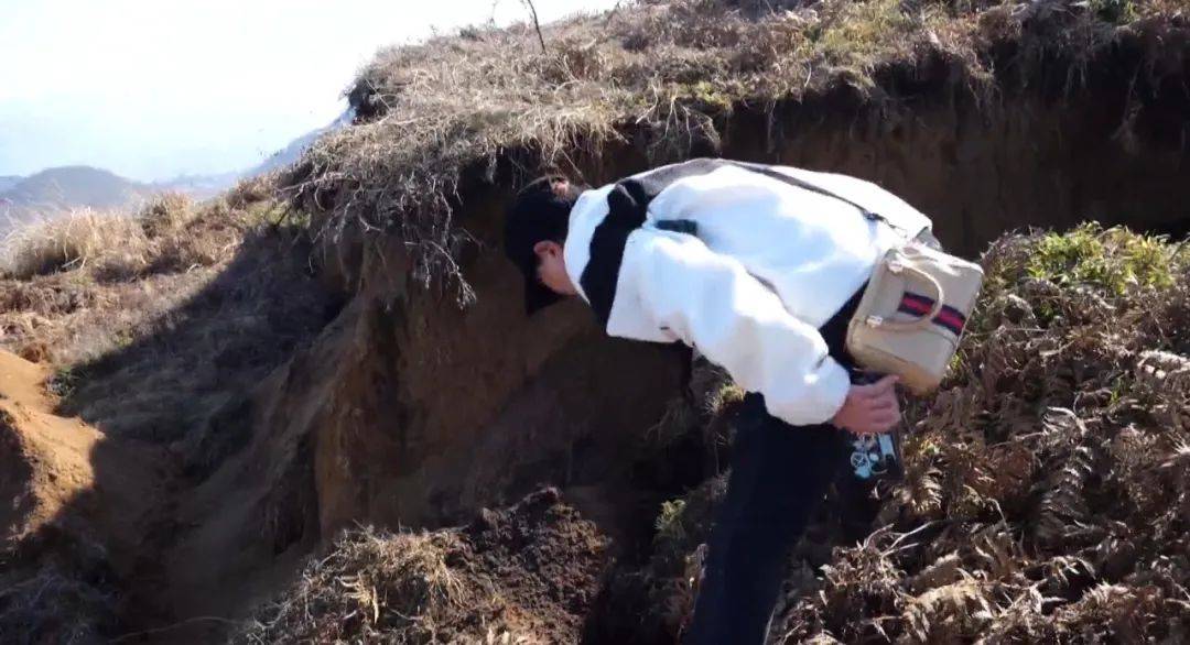 大山惊现6条裂缝,附近100多户居民害怕垮塌晚上不敢睡觉!和煤矿开采有关!当地回应……