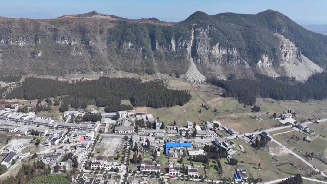 大山惊现6条裂缝,附近100多户居民害怕垮塌晚上不敢睡觉!和煤矿开采有关!当地回应……