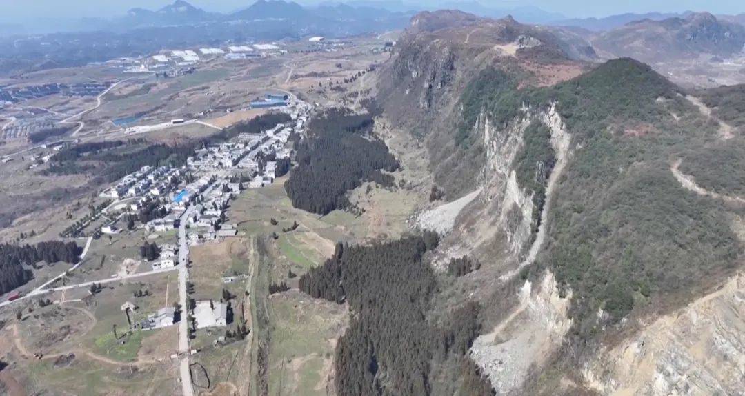 大山惊现6条裂缝,附近100多户居民害怕垮塌晚上不敢睡觉!和煤矿开采有关!当地回应……