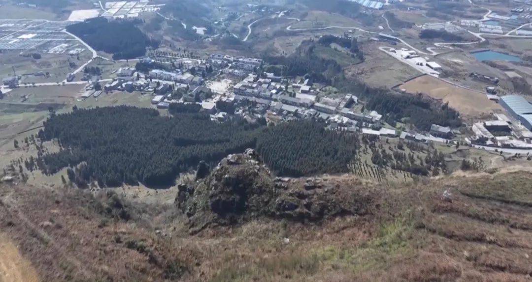 大山惊现6条裂缝,附近100多户居民害怕垮塌晚上不敢睡觉!和煤矿开采有关!当地回应……