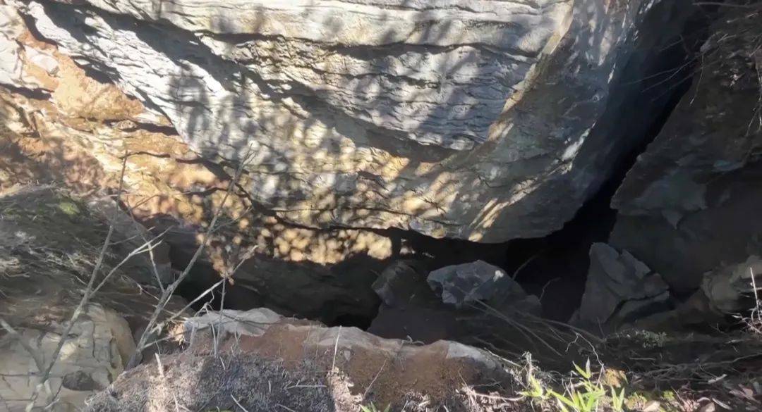 大山惊现6条裂缝,附近100多户居民害怕垮塌晚上不敢睡觉!和煤矿开采有关!当地回应……