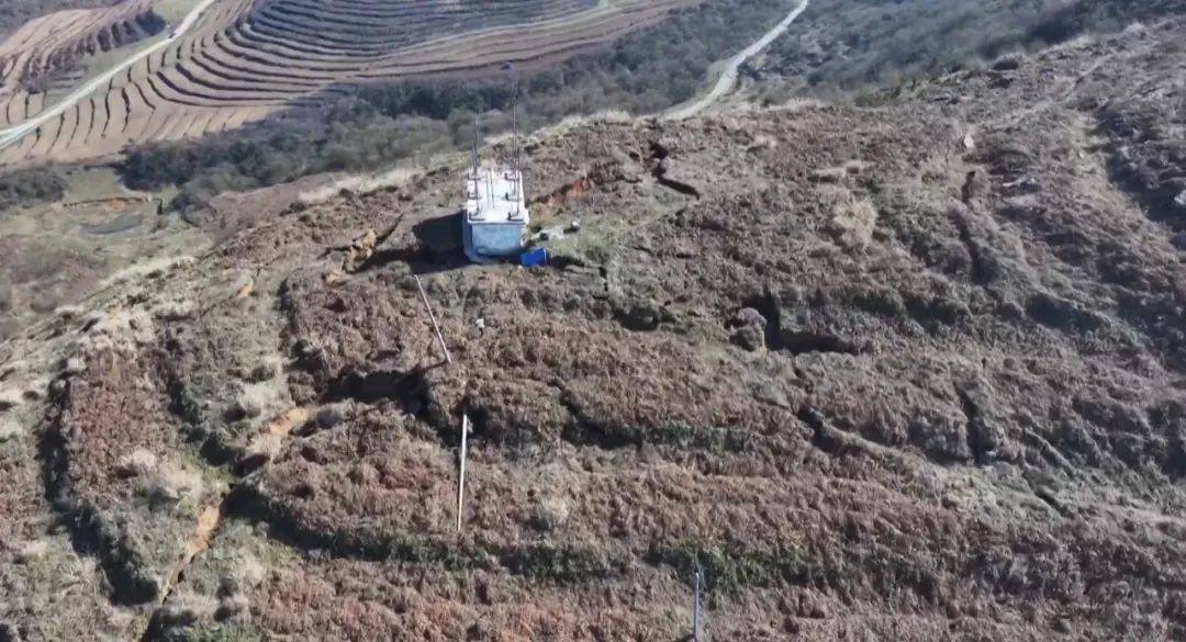 大山惊现6条裂缝,附近100多户居民害怕垮塌晚上不敢睡觉!和煤矿开采有关!当地回应……