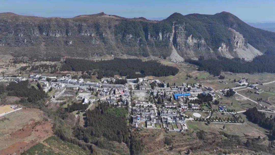 大山惊现6条裂缝,附近100多户居民害怕垮塌晚上不敢睡觉!和煤矿开采有关!当地回应……