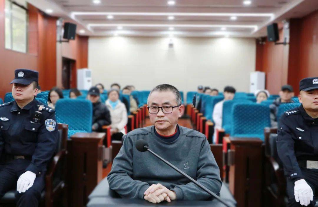 骗取医保基金超千万，贵州黔西南州委原常委张玉龙受审