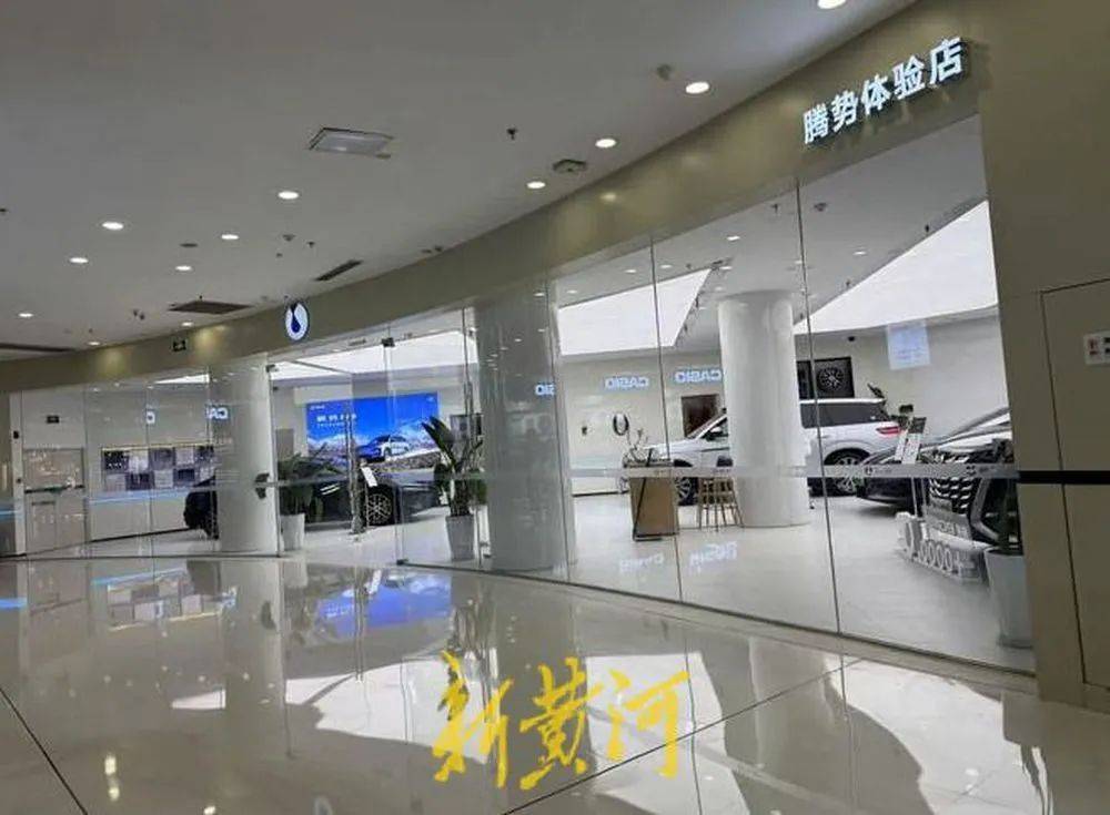 “我们跑高速去试驾都在车上睡”，车企销售人员极力宣传智驾系统的强大功能，淡化风险