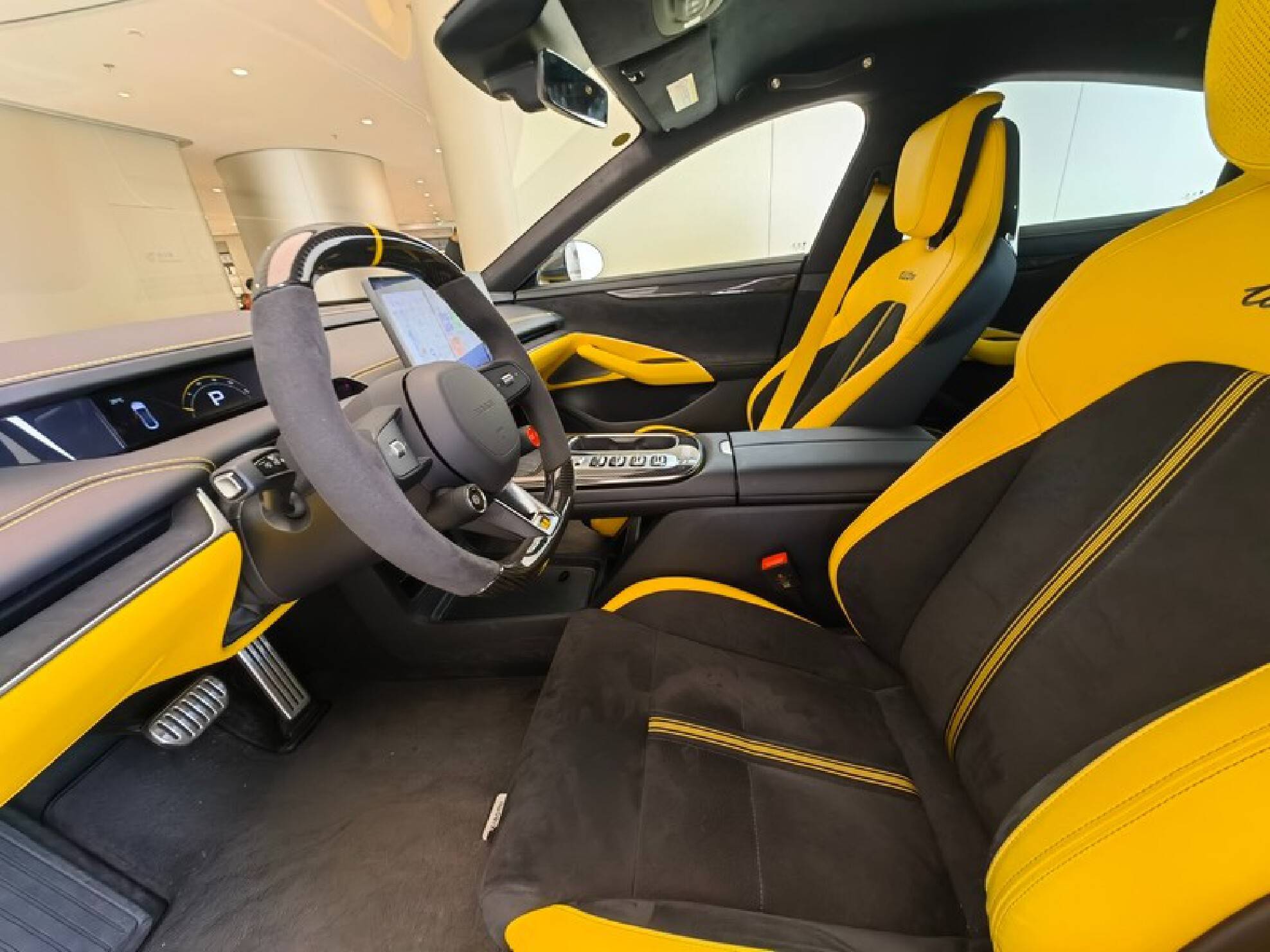 小米SU7事故驾驶员父亲：女儿不是第一次开长途，对这个车应该比较了解