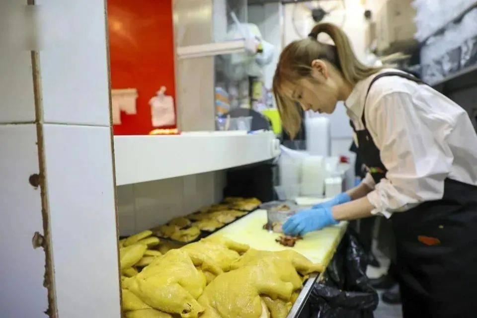 TVB女演员摆摊卖鸡爪：人生没什么不可以做的