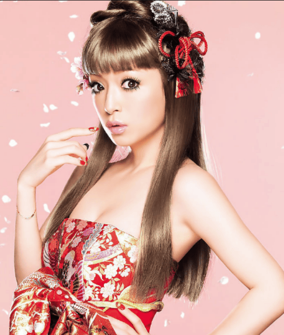 考古|46岁滨崎步凭借小蛮腰再次惊艳众人，不愧是亚洲天后依旧美得如此震撼