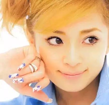 考古|46岁滨崎步凭借小蛮腰再次惊艳众人，不愧是亚洲天后依旧美得如此震撼