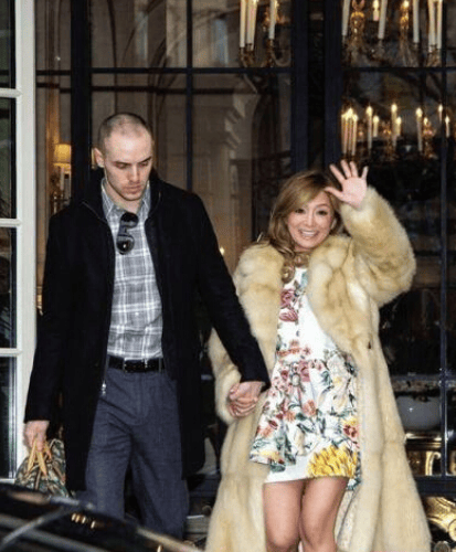 考古|46岁滨崎步凭借小蛮腰再次惊艳众人，不愧是亚洲天后依旧美得如此震撼