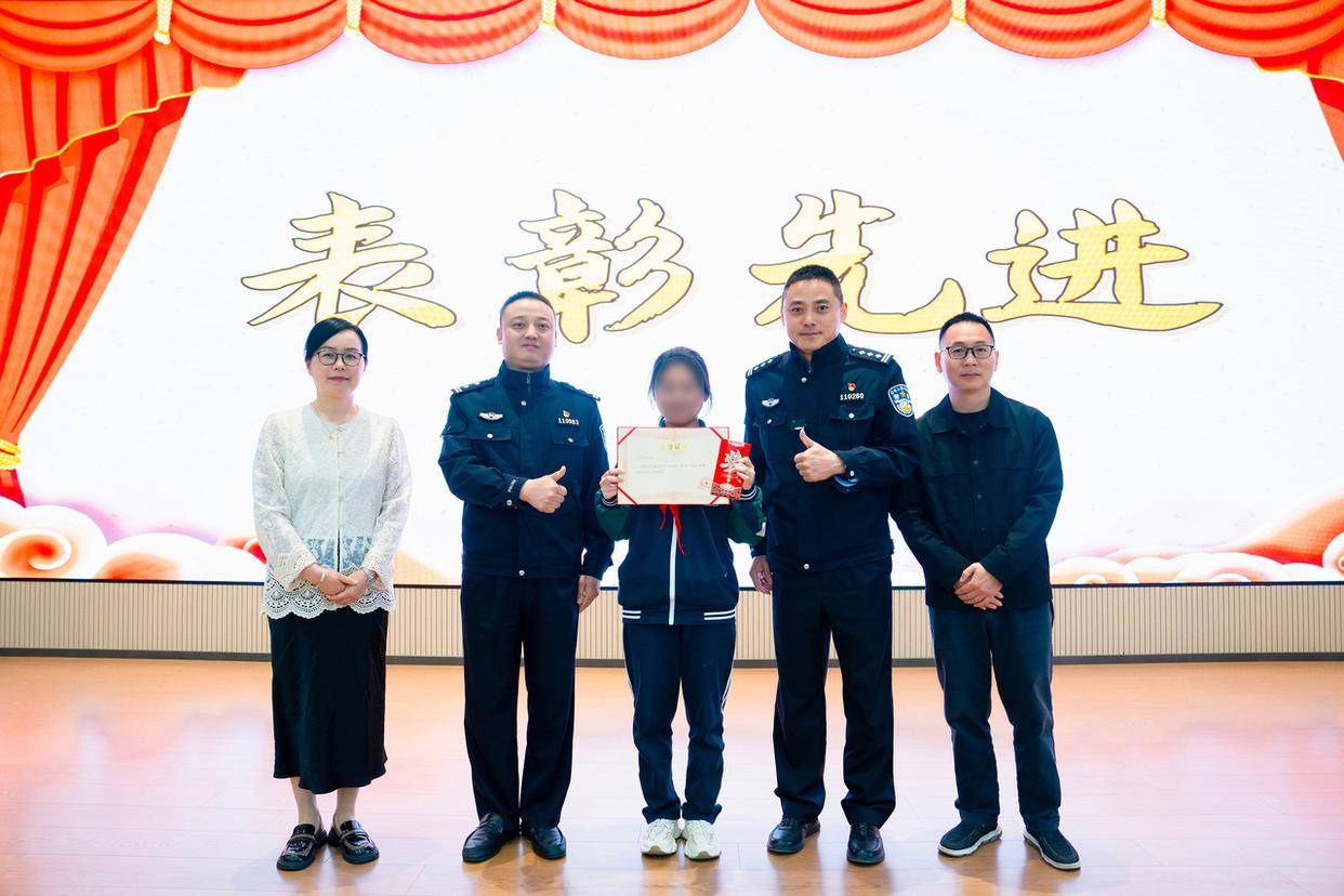 杭州一学生网购讲义夹,包裹里竟藏着8万元现金,背后涉及一场诈骗