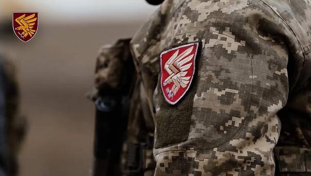 乌克兰出现兵变疑云,泽连斯基谈判遭军方抵制,精锐部队号召逼宫