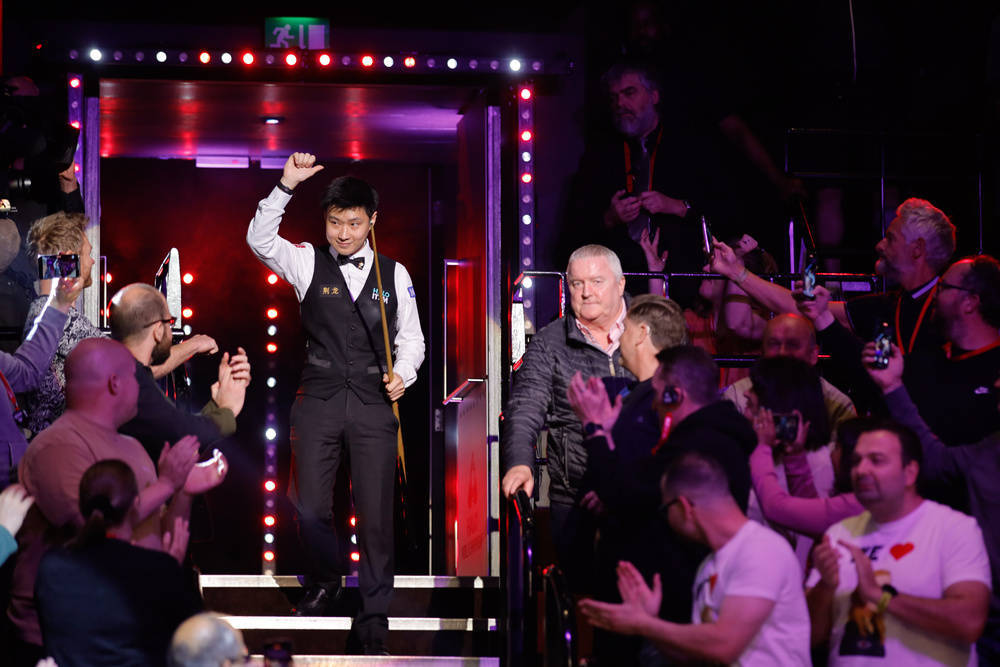 2025斯诺克世锦赛决赛第一阶段 赵心童7比1领先