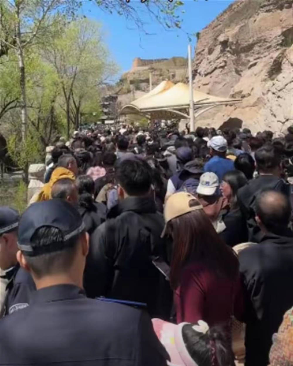 张信哲在山西大同演唱会上称约不到景区门票,当地文旅回应