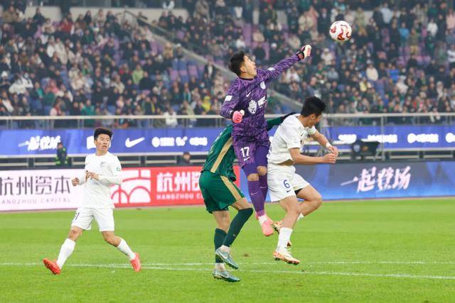 71岁国足主帅，考察42岁老门将？