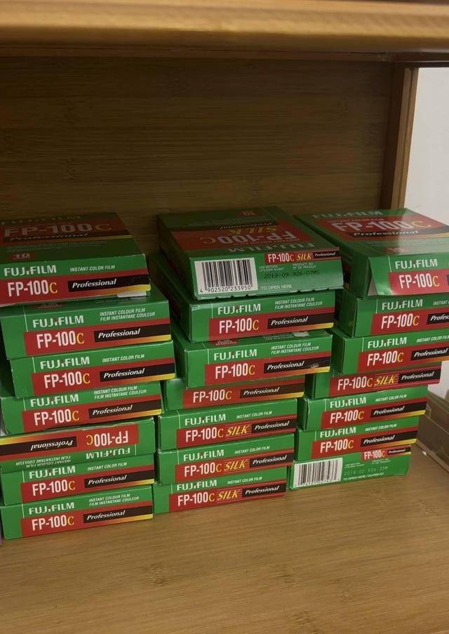 明星同款撕拉片为何爆火 价格高达300多元一张