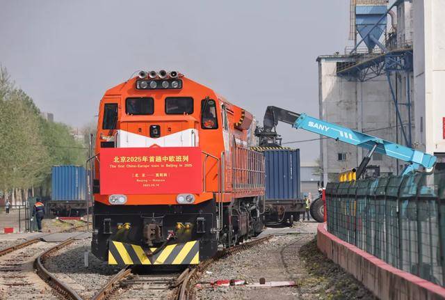 2448亿美元！逆风创新高