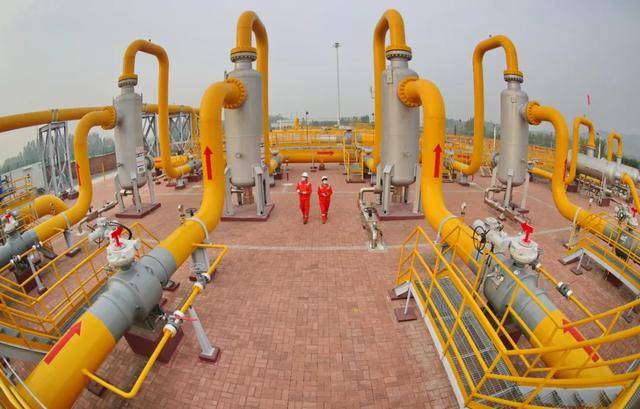 2448亿美元！逆风创新高