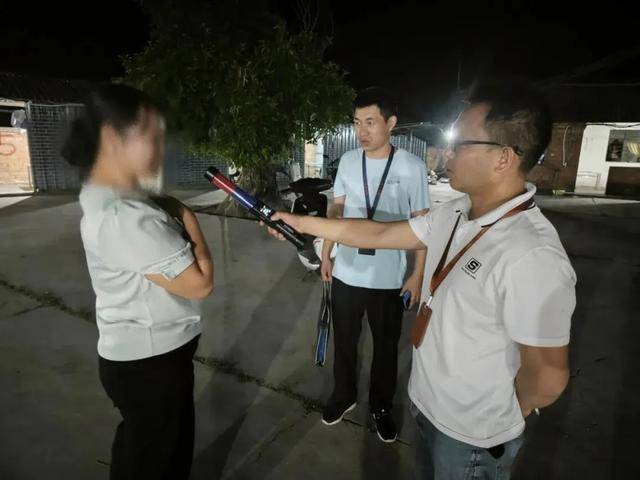 云南多地突查公职人员违规饮酒：公安局门口开展酒精吹气测试