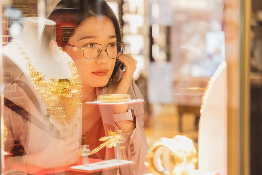 太突然!金价连续大跌,“买个手镯,半个月缩水2000多元。”