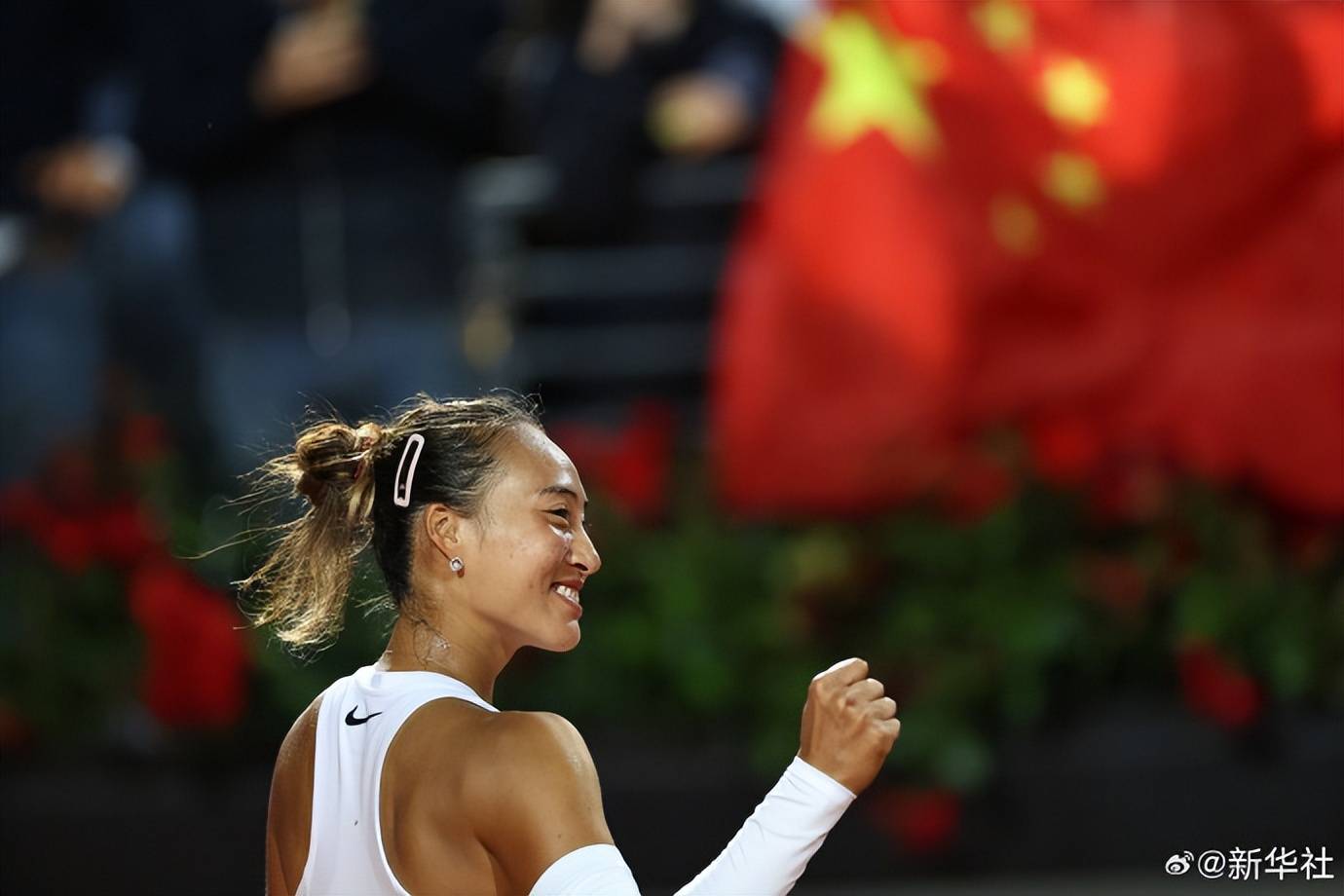 生涯首胜萨巴伦卡，郑钦文赛后发博：山海皆可平，半决赛对阵高芙，再迎复仇之战