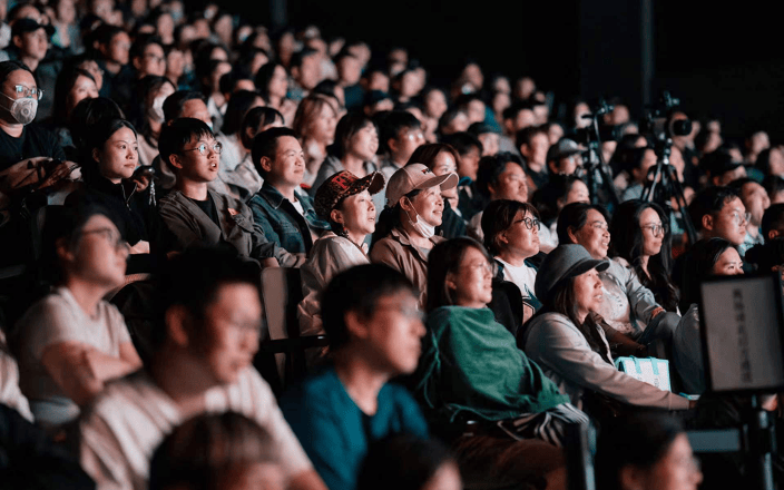 “让子弹再飞一会”:15年后,姜文再度公开回应电影谜面