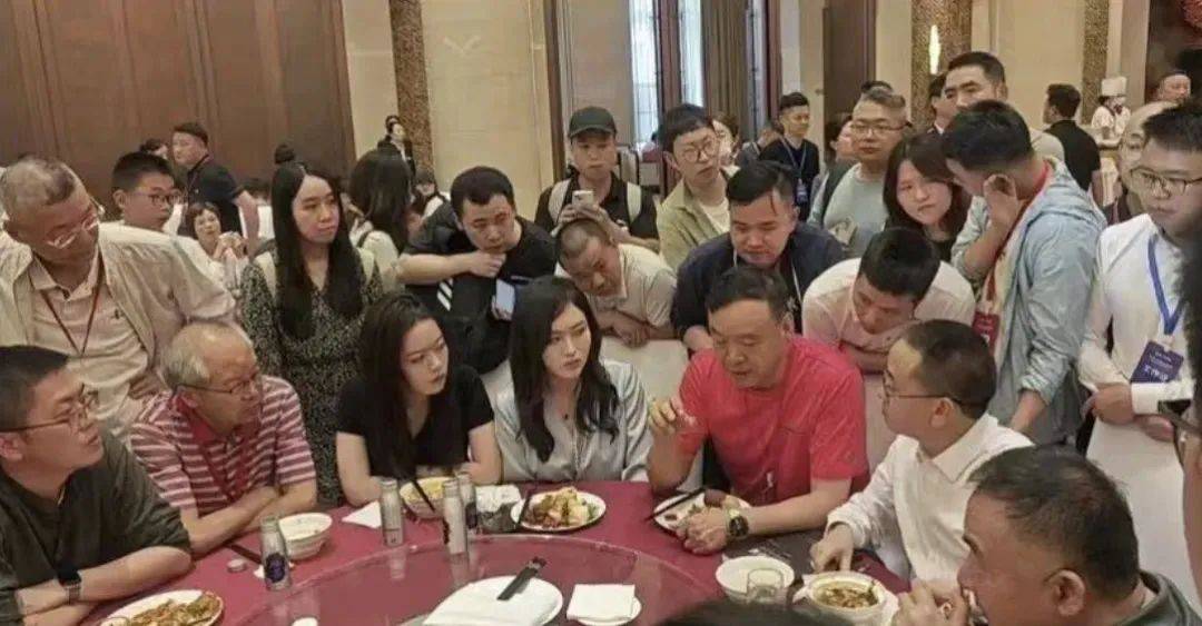 茅台股东大会：招待晚宴改为自助餐，飞天茅台变蓝莓果汁