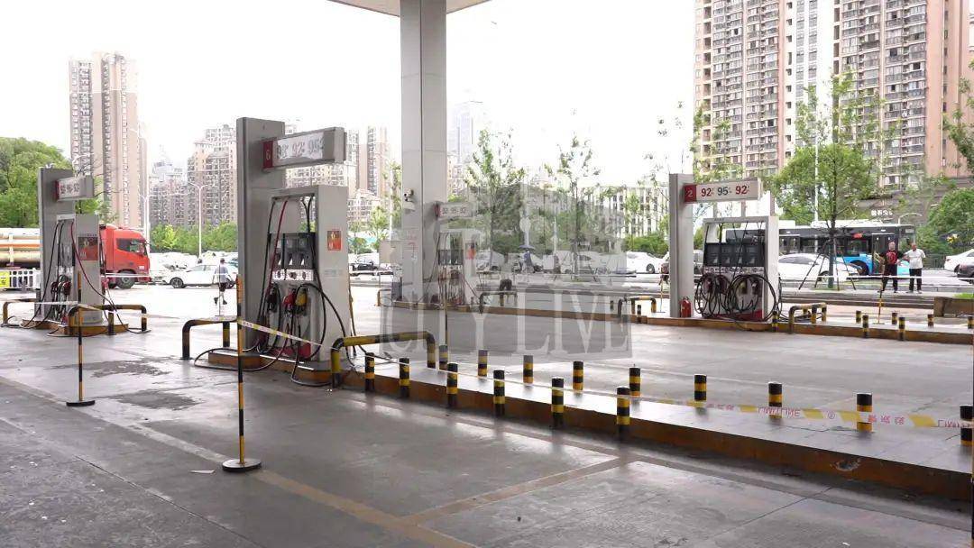 南昌南斯友好路两家“海湾石油”停业，消费者：昨天还加了油！房东：欠了1.3亿