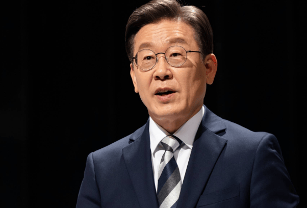 尹锡悦夫妇“天塌了”!文在寅果然不留情,第一剑就斩向死对头