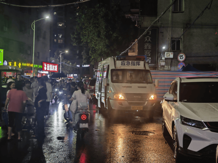 深圳一小区房屋沉降、墙体开裂，居民已撤出，官方：正在调查