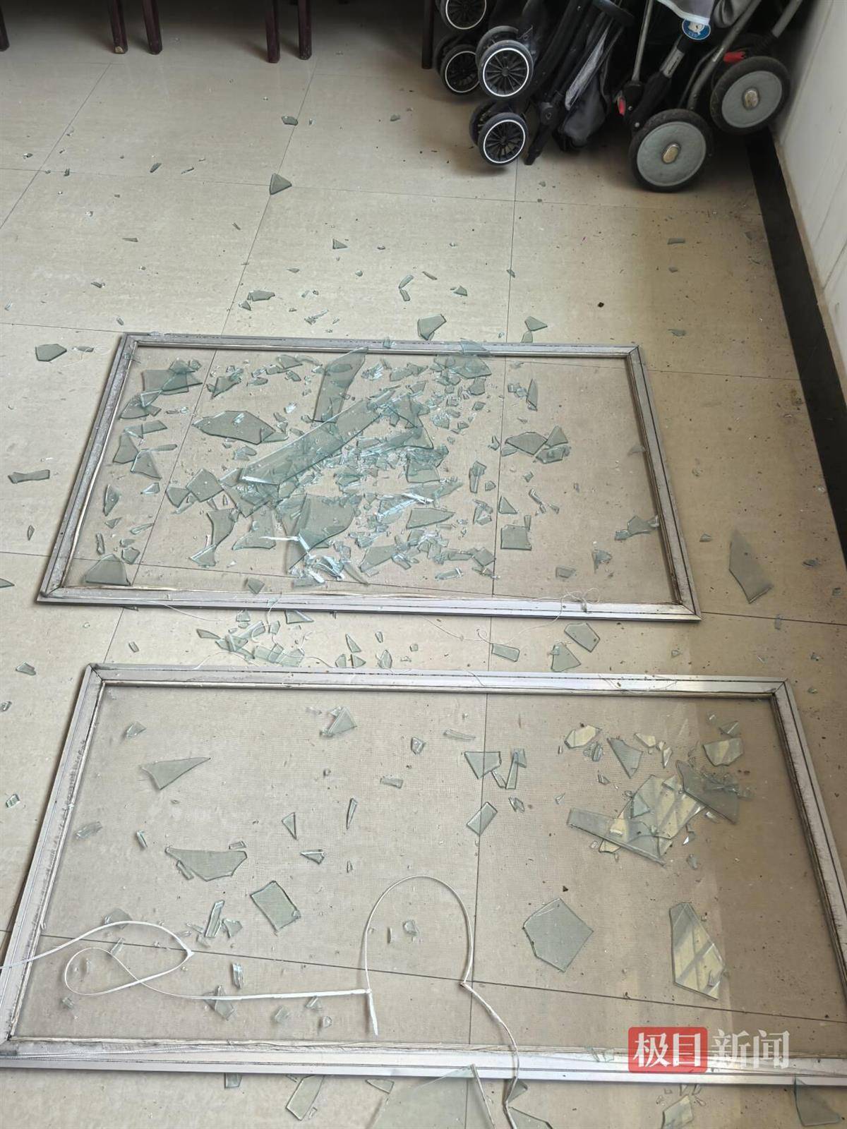 常德烟花爆炸现场附近多栋民房不同程度受损,居民称家里10多个窗户被震坏