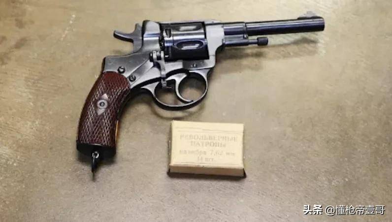 东北老哥耕地捡枪拍抖音,3小时后警察上门:查水表!丨轻武专栏