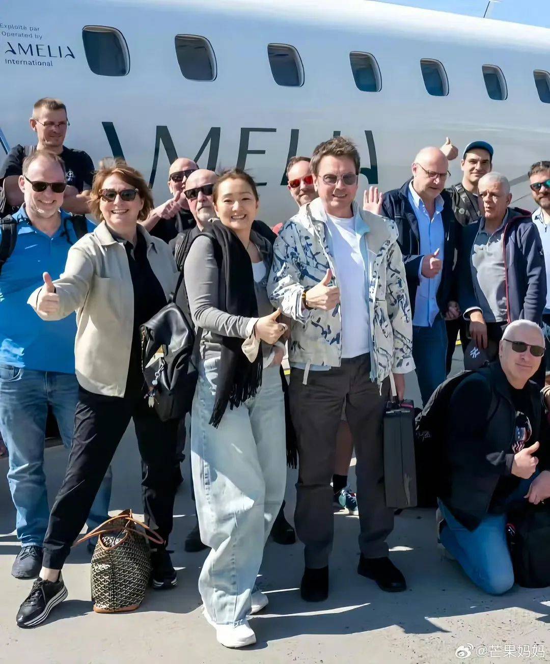 59岁巩俐与法国丈夫合照上热搜!两人相差17岁,看上去都很年轻